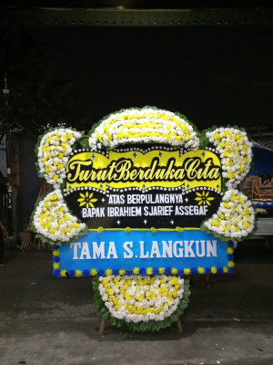 Papan Bunga Duka di Menou