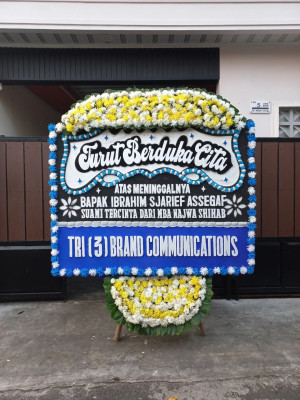 Papan Bunga Duka di Menou